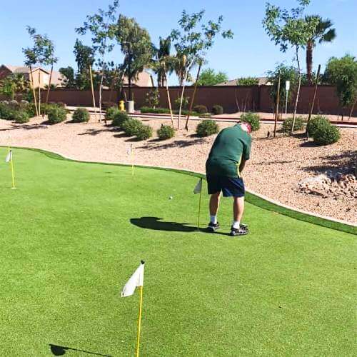 Photo of senior golfing at Fellowship Square Independent Living in Surprise