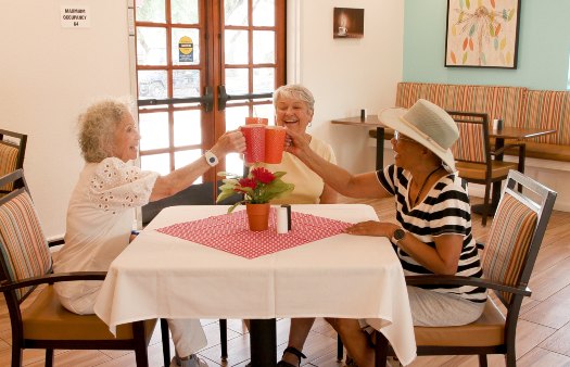 Photo of seniors enjoying coffee together at Fellowship Square Independent living in Tucson