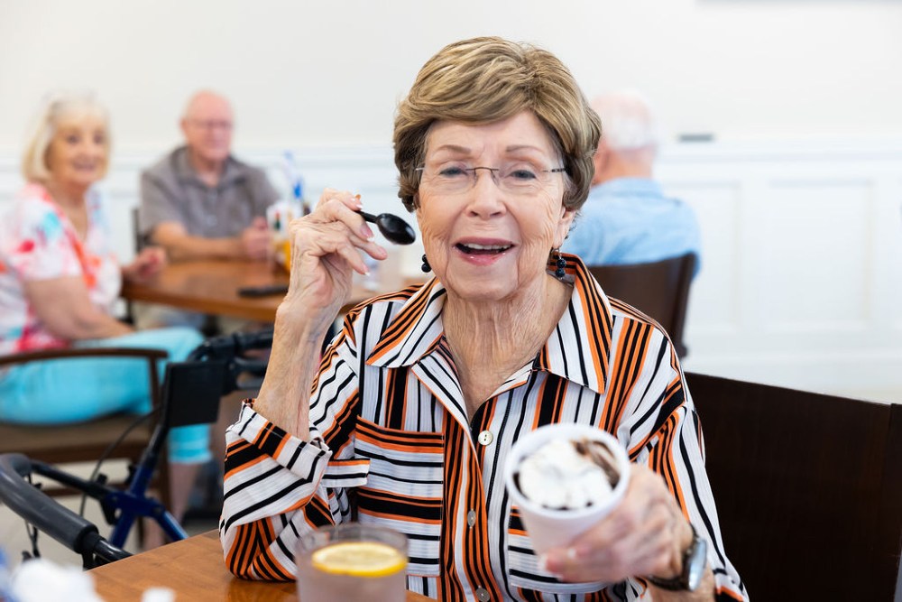 Ice Cream In The Cafe 1000Px