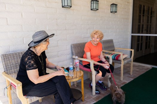 Photo of 2 ladies chatting at Fellowship Square Independent Living in Tucson